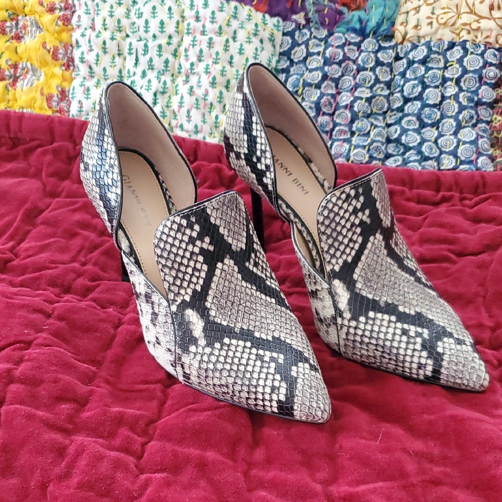 Gianni Bini Black and White Snakeskin Heels NIB, Size 8